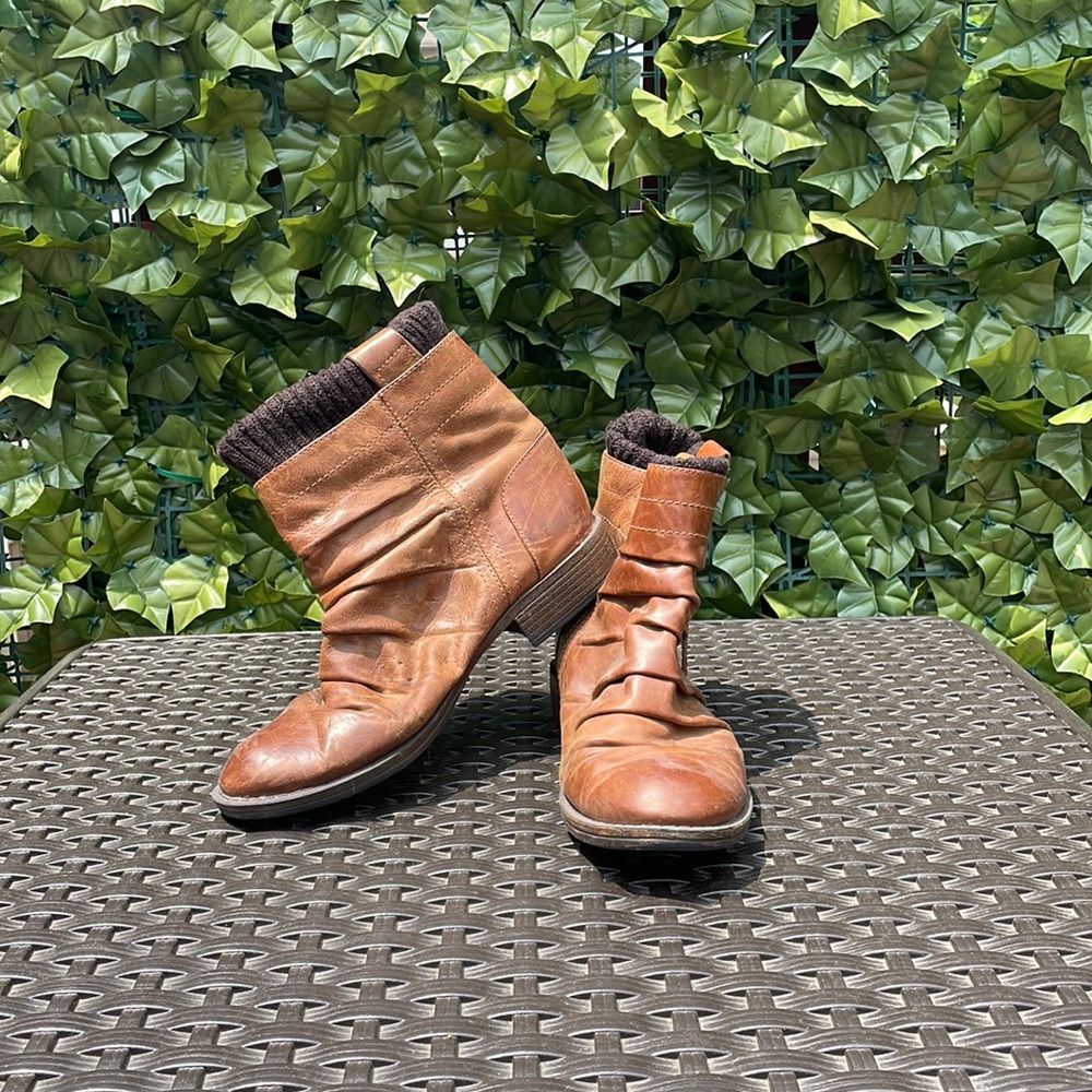 Gianni Bini distressed brown leather ankle boot